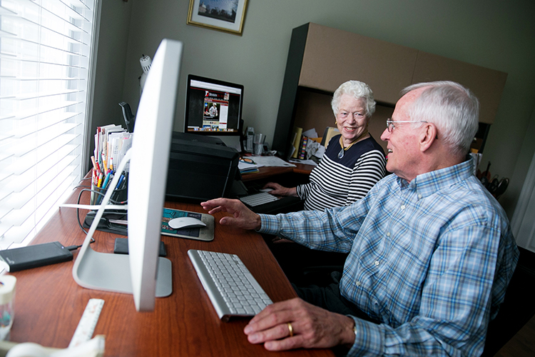 Resident couple in a computer lab