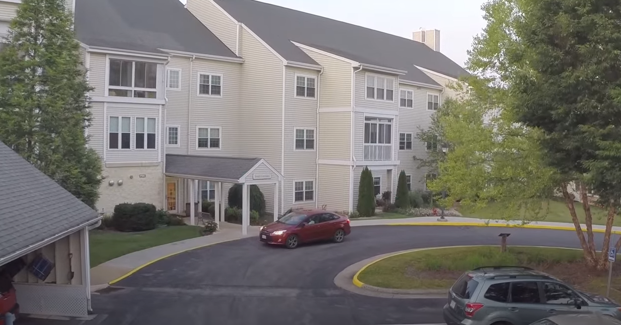 One Bedroom Apartment with Den (C) 886 sq. ft. Kendal at Lexington